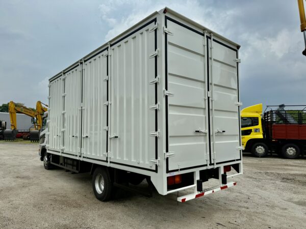 Unregistered Nissan UD MK38 21ft Corrugated Box - Image 4