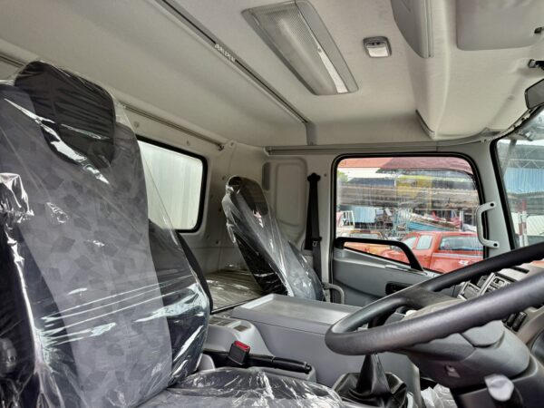 Unregistered Nissan UD MK38 21ft Corrugated Box - Image 3
