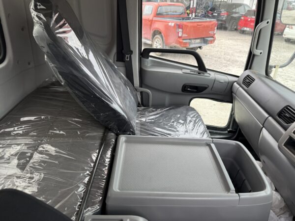 Unregistered Nissan UD MK38 21ft Corrugated Box - Image 9