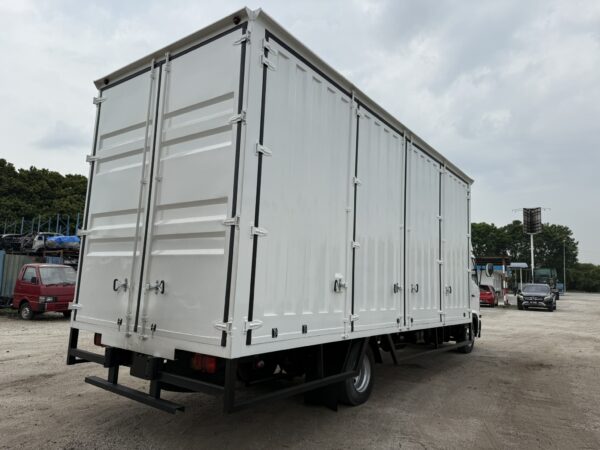 Unregistered Hino 500 FD7 24ft Corrugated Box Full Door Open - Image 6