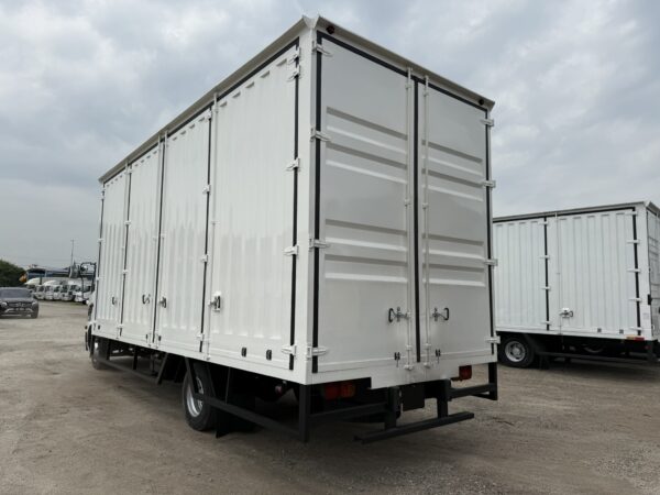 Unregistered Hino 500 FD7 24ft Corrugated Box Full Door Open - Image 4
