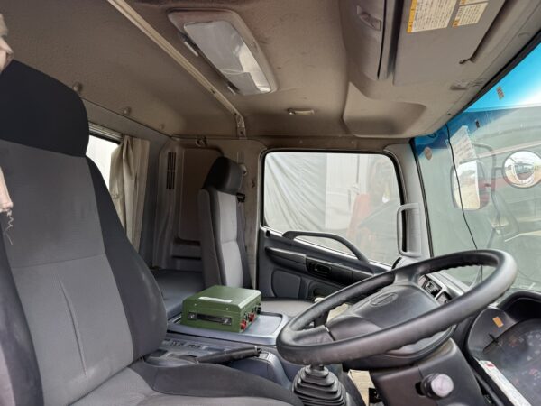 Unregistered Hino 500 FD7 24ft Corrugated Box Full Door Open - Image 3