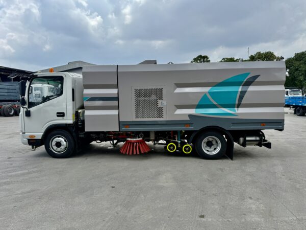 JAC N80 Road Cleaning Truck/ Road Sweeper/ Street Sweeper/ Street Cleaner/ Truck-mounted Sweeper - Image 12