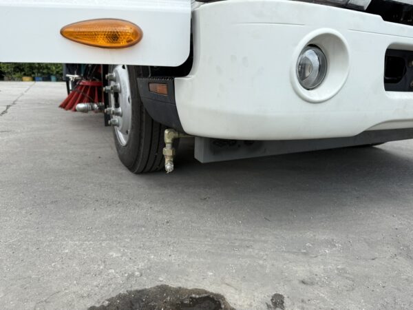 JAC N80 Road Cleaning Truck/ Road Sweeper/ Street Sweeper/ Street Cleaner/ Truck-mounted Sweeper - Image 13