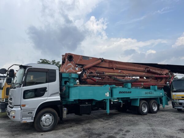 Nissan RJ UD CD4/ CW4/ CD5/ CW5 Concrete Pump Truck - Image 4