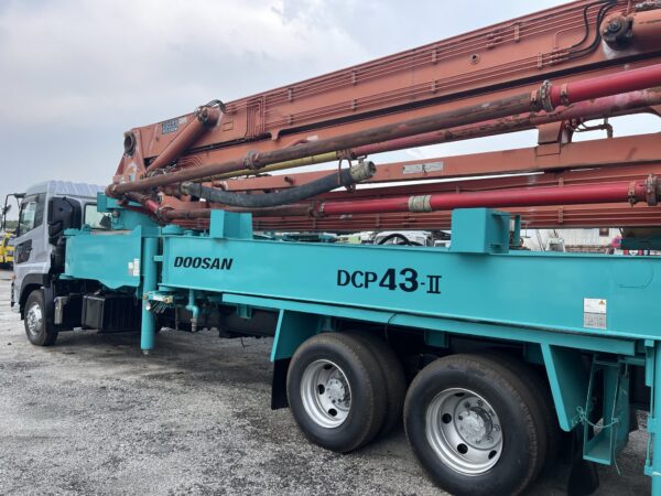 Nissan RJ UD CD4/ CW4/ CD5/ CW5 Concrete Pump Truck - Image 2