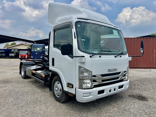 Isuzu Elf NPR85 by Eco R Truck Malaysia