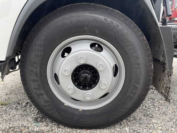 Unregistered Isuzu NPR85 Chassis and Cab - Image 12