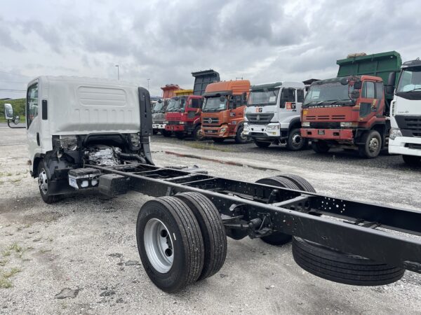 Unregistered Isuzu NPR85 Chassis and Cab - Image 10