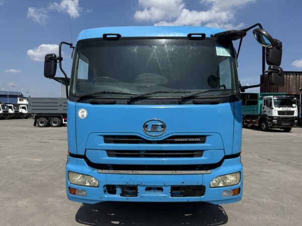 Unregistered Nissan UD CV2 Manual Chasiss and Cab - Image 10