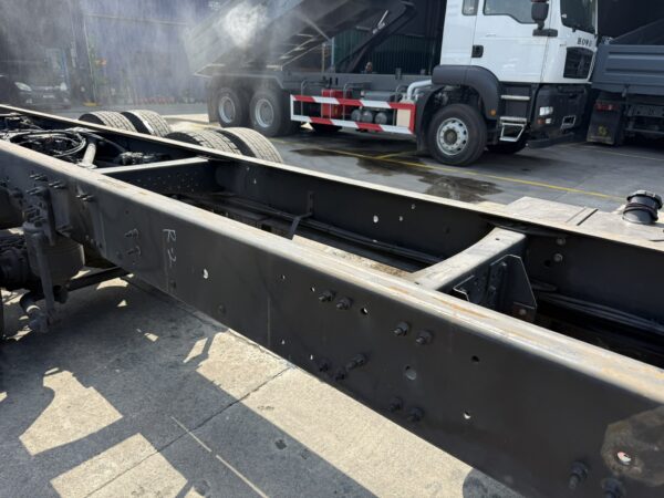 Unregistered Nissan UD RK CD5 Semi-Auto Chassis and Cab - Image 10
