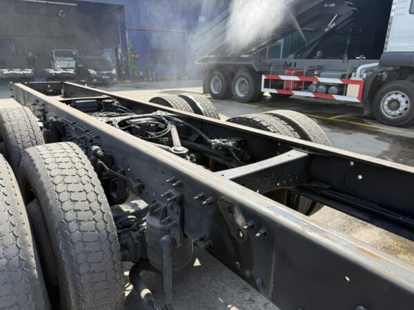 Unregistered Nissan UD RK CD5 Semi-Auto Chassis and Cab - Image 9