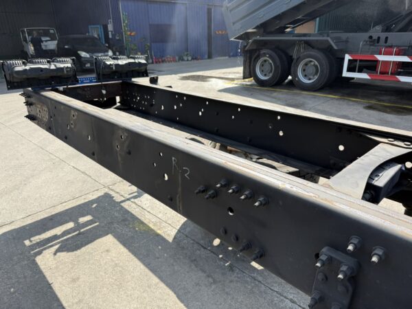 Unregistered Nissan UD RK CD5 Semi-Auto Chassis and Cab - Image 8