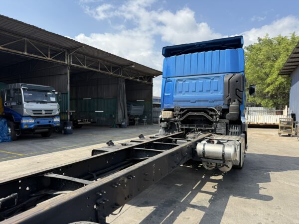Unregistered Nissan UD RK CD5 Semi-Auto Chassis and Cab - Image 6