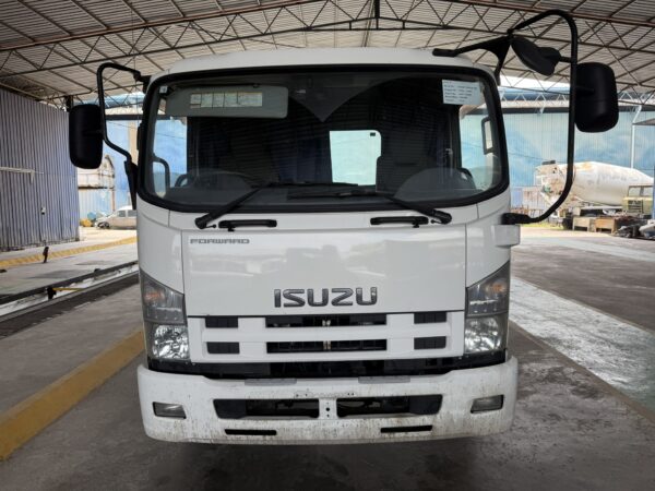 Unregistered Isuzu FRR90 Sleeping Cabin Chassis and Cab - Image 15
