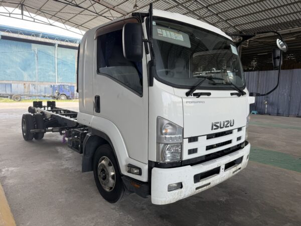 Unregistered Isuzu FRR90 Sleeping Cabin Chassis and Cab - Image 14
