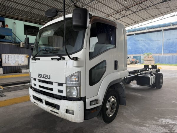 Unregistered Isuzu FRR90 Sleeping Cabin Chassis and Cab