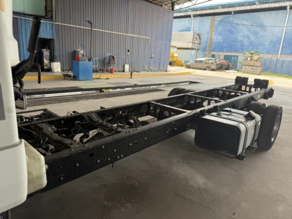 Unregistered Isuzu FRR90 Sleeping Cabin Chassis and Cab - Image 11