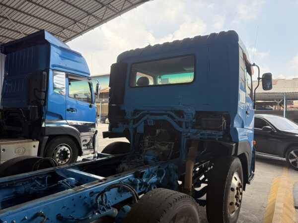 Unregistered Nissan UD CV2 Manual Chassis and Cab - Image 4