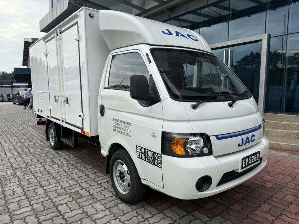 JAC i40 EV Truck - Image 15