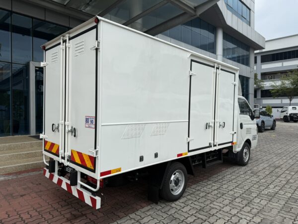 JAC i40 EV Truck - Image 12