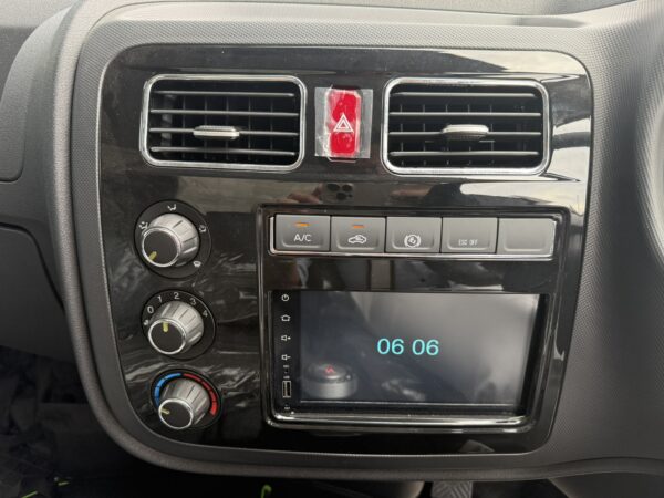 JAC i40 EV Truck - Image 4