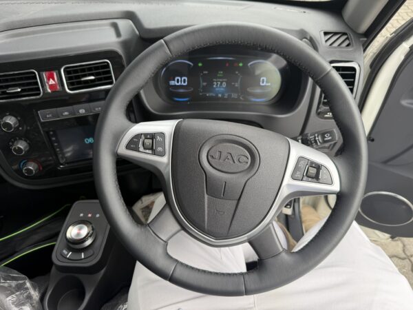 JAC i40 EV Truck - Image 2