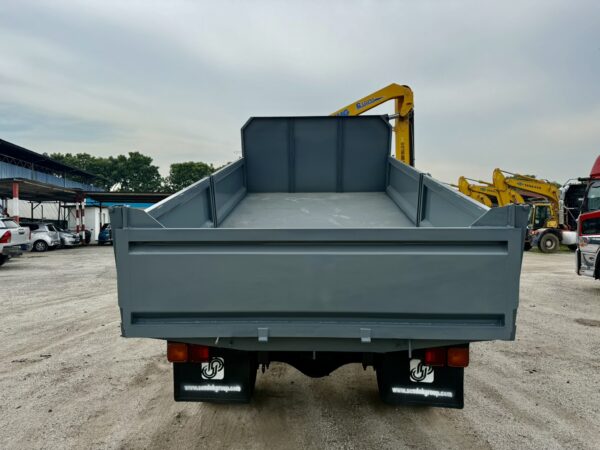 Unregistered Isuzu FRR90 15ft Steel Tipper with 4 Ton New XCMG Knuckle Boom Crane - Image 11