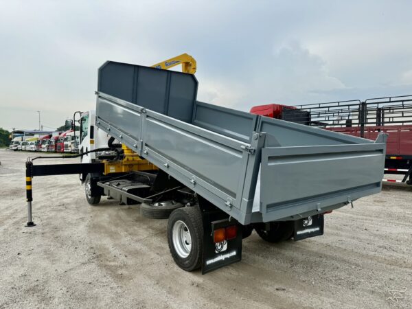 Unregistered Isuzu FRR90 15ft Steel Tipper with 4 Ton New XCMG Knuckle Boom Crane - Image 10