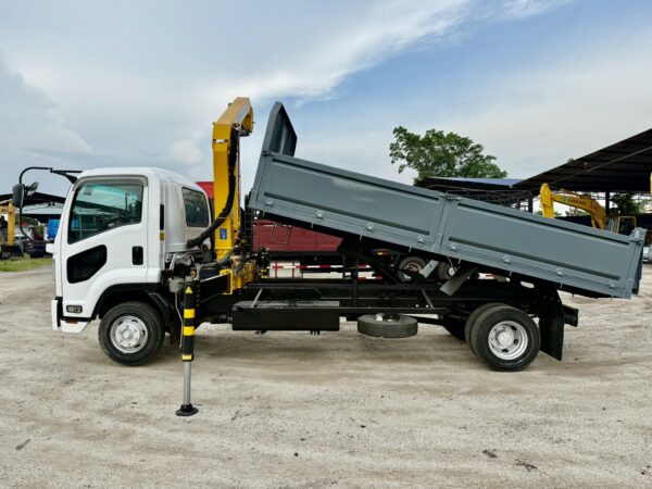 Unregistered Isuzu FRR90 15ft Steel Tipper with 4 Ton New XCMG Knuckle Boom Crane - Image 9