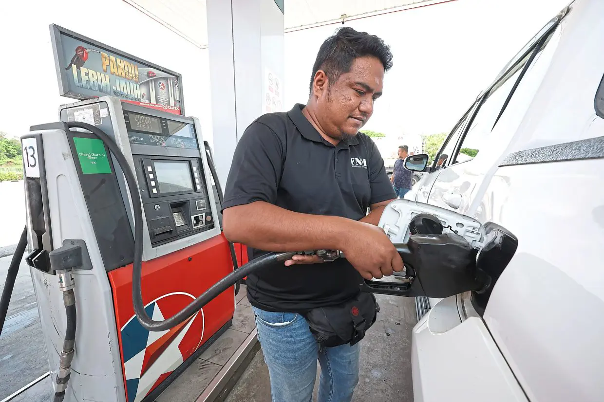 Diesel Subsidy Malaysia: How Lorry And Truck Operators Track Fuel Cost Changes 5 5 Truck & Lorry Sales| Eco-R Truck Malaysia 2026 Eco-R Truck Malaysia Diesel Subsidy Malaysia Quota Cuts Are Raising Freight Costs