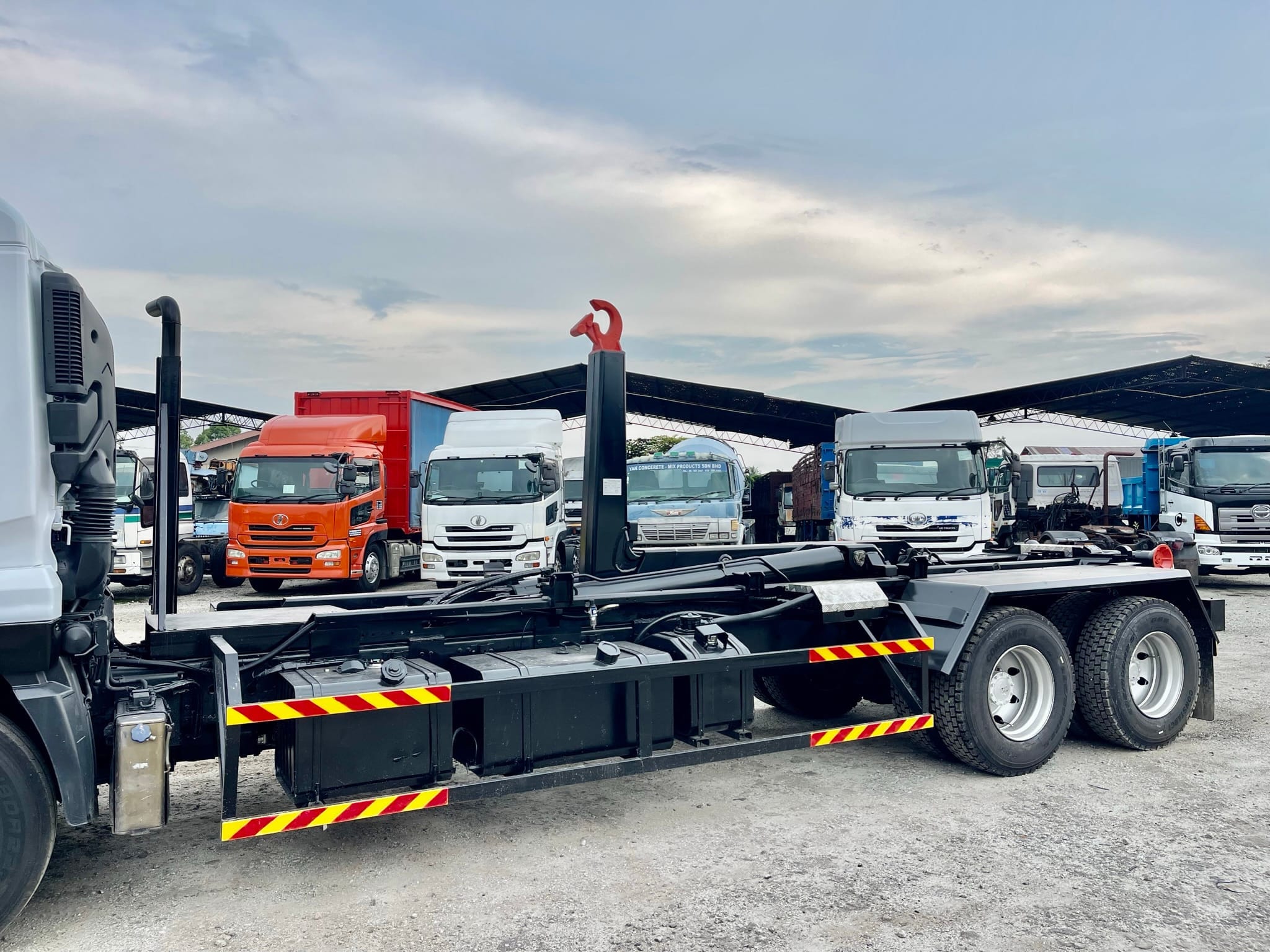 Arm-Roll RORO Truck Malaysia hydraulic hook and rail system on a Nissan UD chassis
