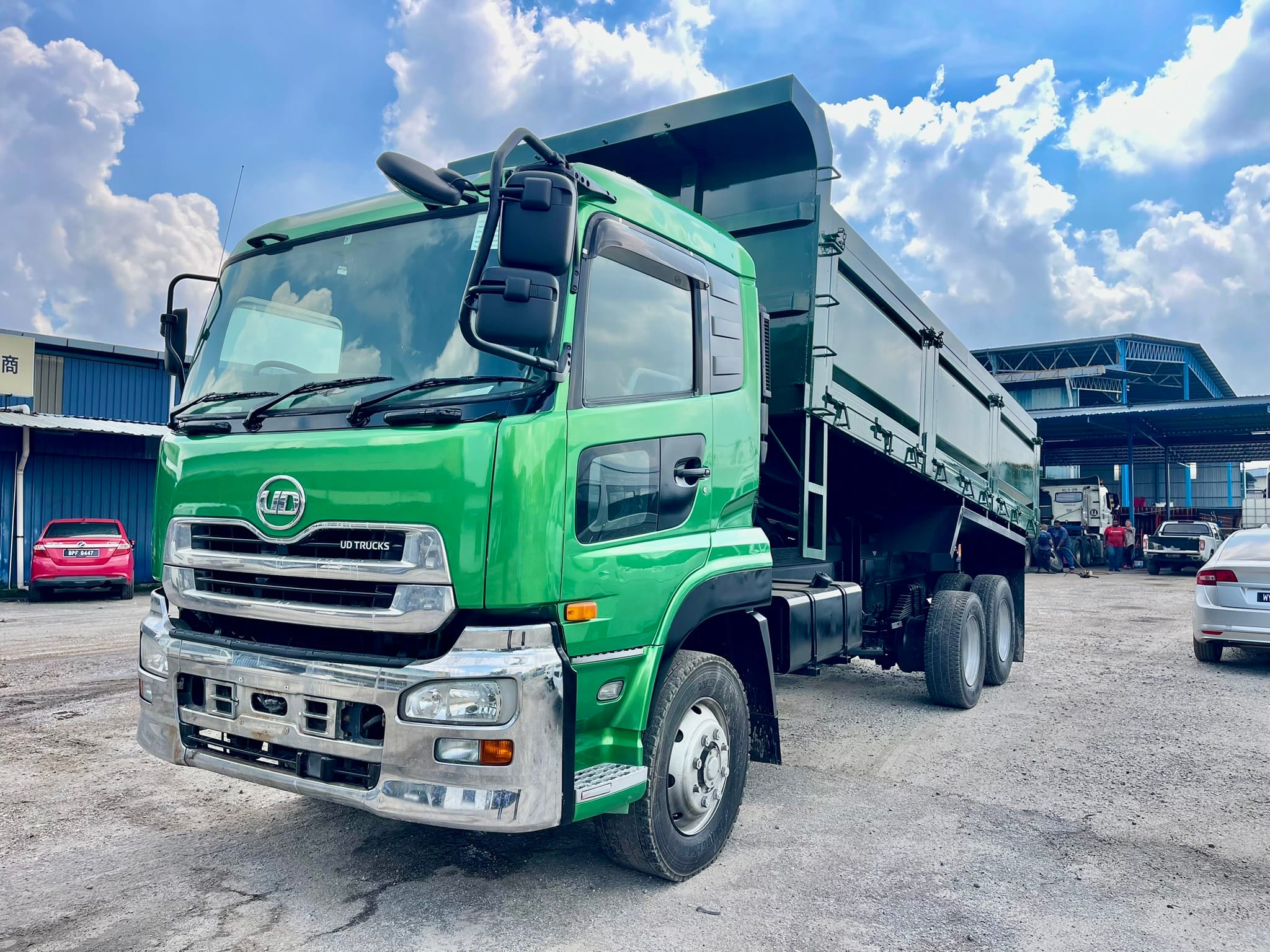 Nissan UD CD5/CW5 steel tipper truck for heavy-duty hauling
