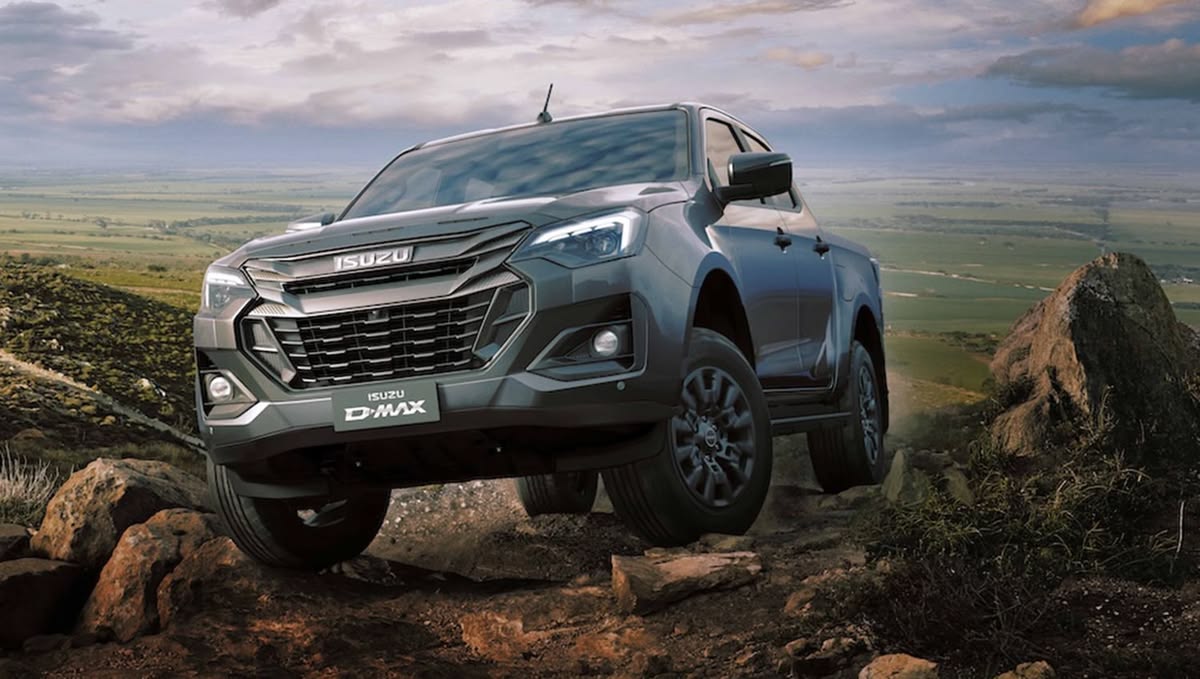 Isuzu D-Max 2026 Malaysia replaces the previous 1.9 litre engine with the new RZ4F TC 2.2 litre turbodiesel across most variants